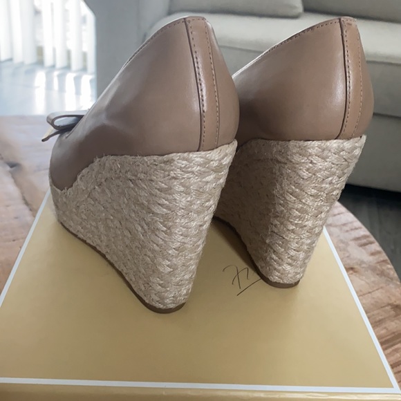 Camel colored wedges - Picture 3 of 5